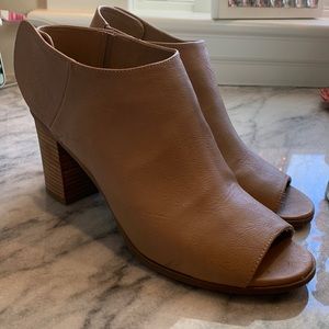 Nude heeled open toed booty